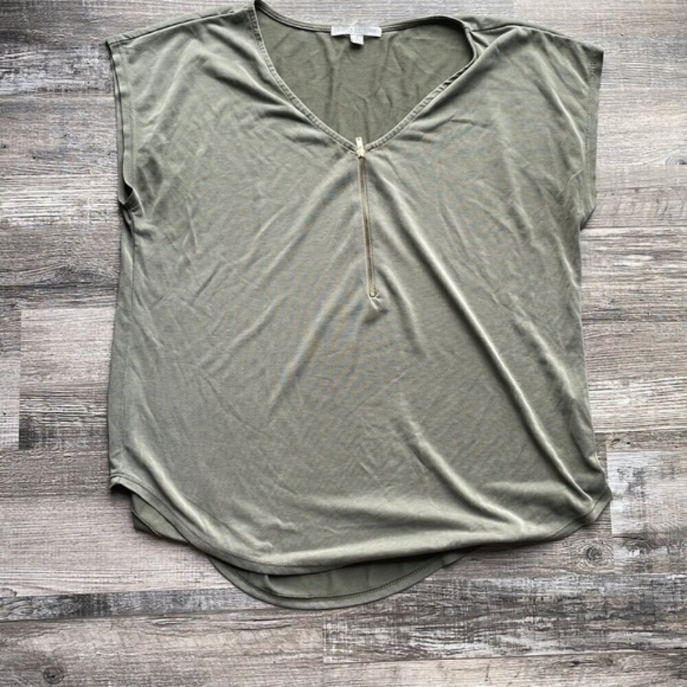 VGC Green Envelope Olive Green Cap Sleeve T-shirt Size L